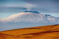 世界上爆发最频繁的活火山，至今已喷发500多次