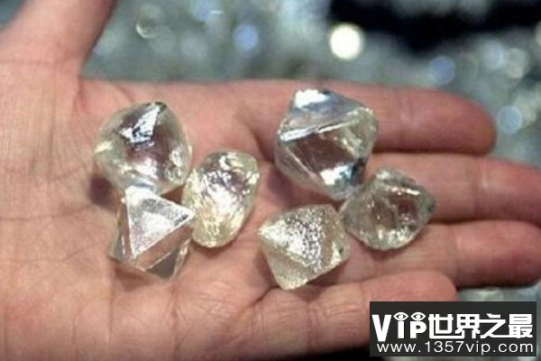 世界上最大的钻石坑：蕴藏万亿克拉钻石