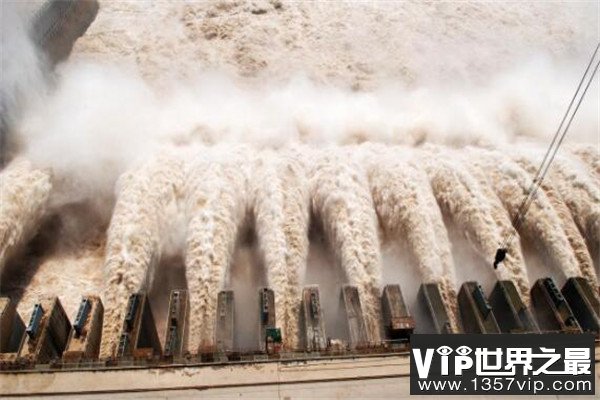 中国10大超级工程，三峡大坝上榜，第一是铁路建筑史上的丰碑