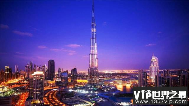 世界上最高的摩天大楼，哈利法塔高828米共162层