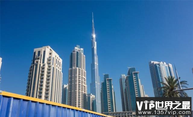 世界上最高的摩天大楼，哈利法塔高828米共162层