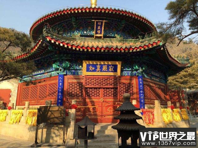 中国最威武霸气的寺庙：潭柘寺有武警站岗看护！