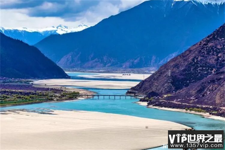 世界上海拔最高的河流雅鲁藏布江(景色壮观)