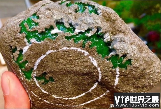 世界上最大的翡翠 翡翠原石重210吨(发现于缅甸)