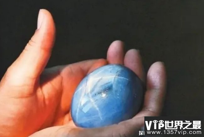 世界上最大的蓝宝石 亚当之星(重1404.49克拉)