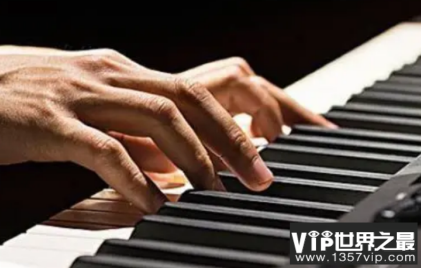 世界上最快的手指 每秒可以敲击琴键13次(数不清楚)
