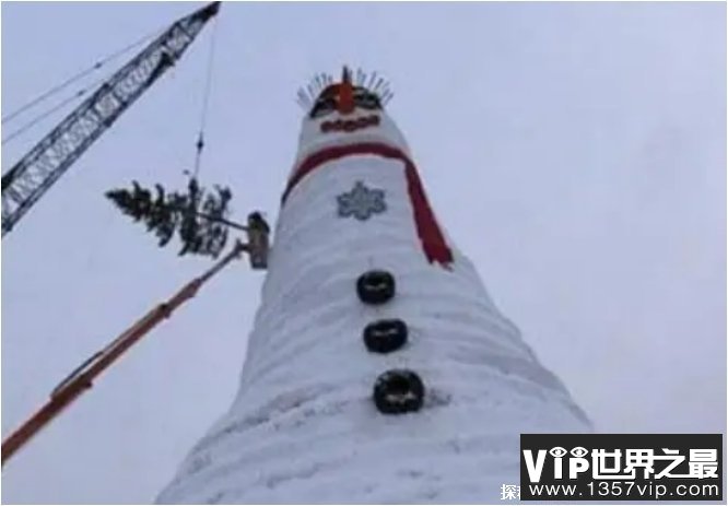 世界上最高的雪人 比自由女神像矮几英寸(自由雪女神)