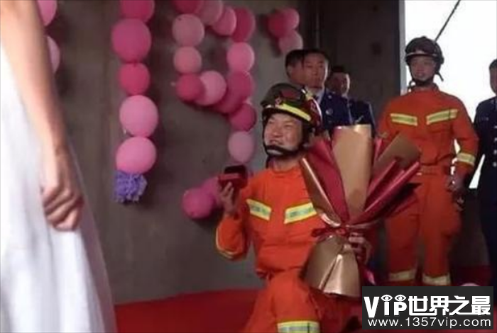 史上最浪漫的消防员，消防员买钻戒求婚(分期60年)