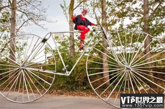 世界上最大的自行车轮子 直径达到3.2米(可以正常骑行)
