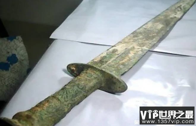 男子花5600元买到战国青铜剑 收藏一年多后捐赠(获2000元补助)