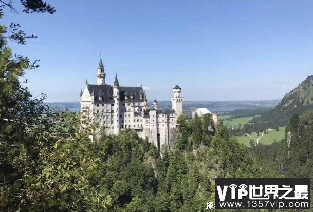 世界上最迷人的城堡 新天鹅堡建筑结构独特(景色美丽)
