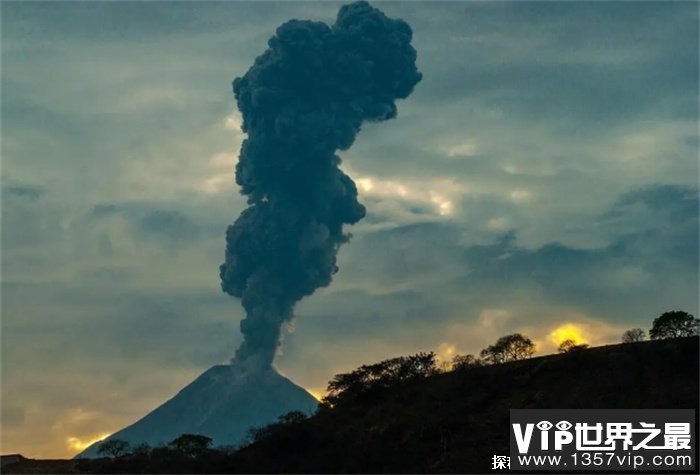 世界十大最具毁灭性的火山排名第一位于美国(比较活跃)