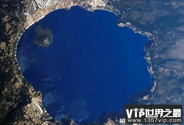 非洲尼奥斯湖一夜杀死2000人 湖底竟有活火山(被称杀人湖)