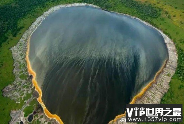 非洲尼奥斯湖一夜杀死2000人 湖底竟有活火山(被称杀人湖)
