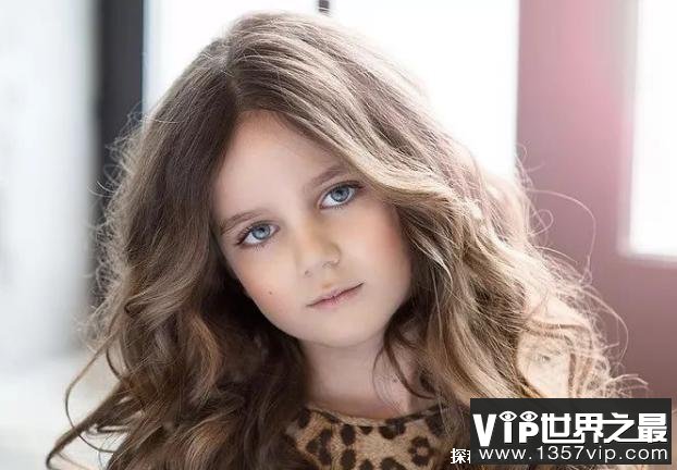 世界上年龄最小的美女模特 来自俄罗斯只12岁(气质清冷)