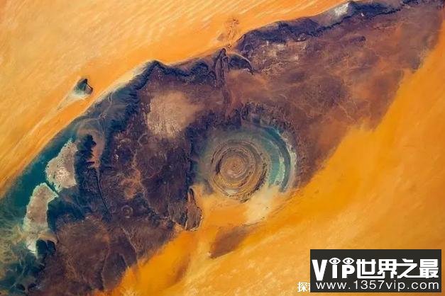 世界上最壮观的地质景象 撒哈拉之眼水质清澈(古老的湖泊)
