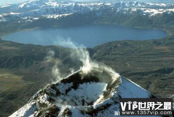 世界上最大的火山群 俄罗斯堪察加火山群(超过300座)