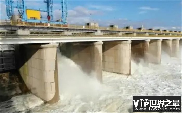 卡霍夫卡水电站大坝被袭击，究竟是谁干的？专家解读动机！