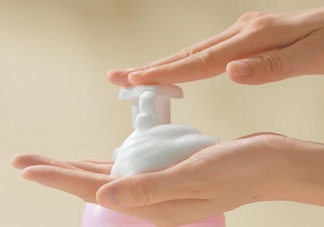 可以给孩子用大人的洗发水吗 怎么给宝宝选择洗发水