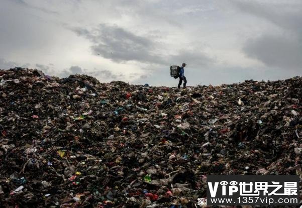 世界上最古老且最大的垃圾场 面积2万平方米(高35米)