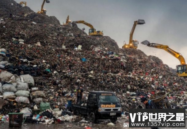 世界上最古老且最大的垃圾场 面积2万平方米(高35米)