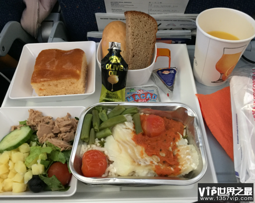 飞机餐为什么难吃还缩水 飞机餐是免费的吗