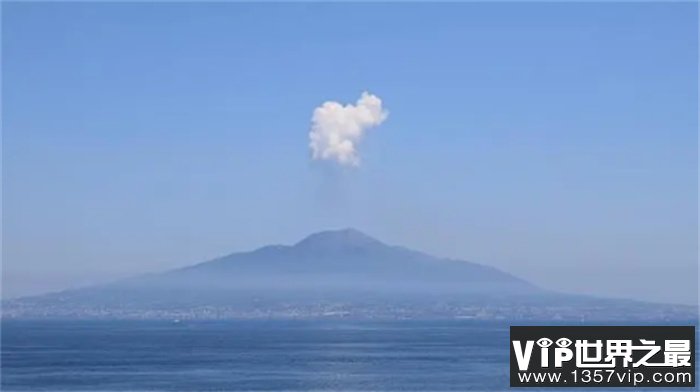 世界上最危险的3座火山：休眠时风景如画  喷发时寸草不生