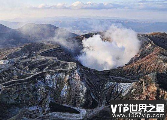 世界上最大的火山口，火山口周长有114米