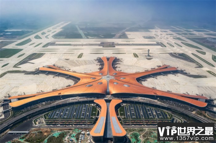 世界上最大的飞机场 位于中国北京（大兴机场）