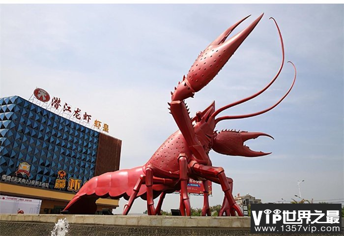 世界上最大的小龙虾雕塑 位于我国湖北（潜江龙虾）