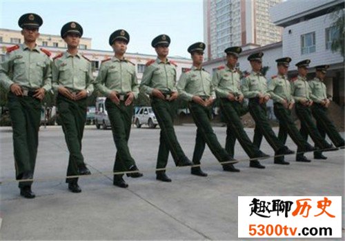 中国军队十大“酷刑”排行榜，他们果然都是硬汉
