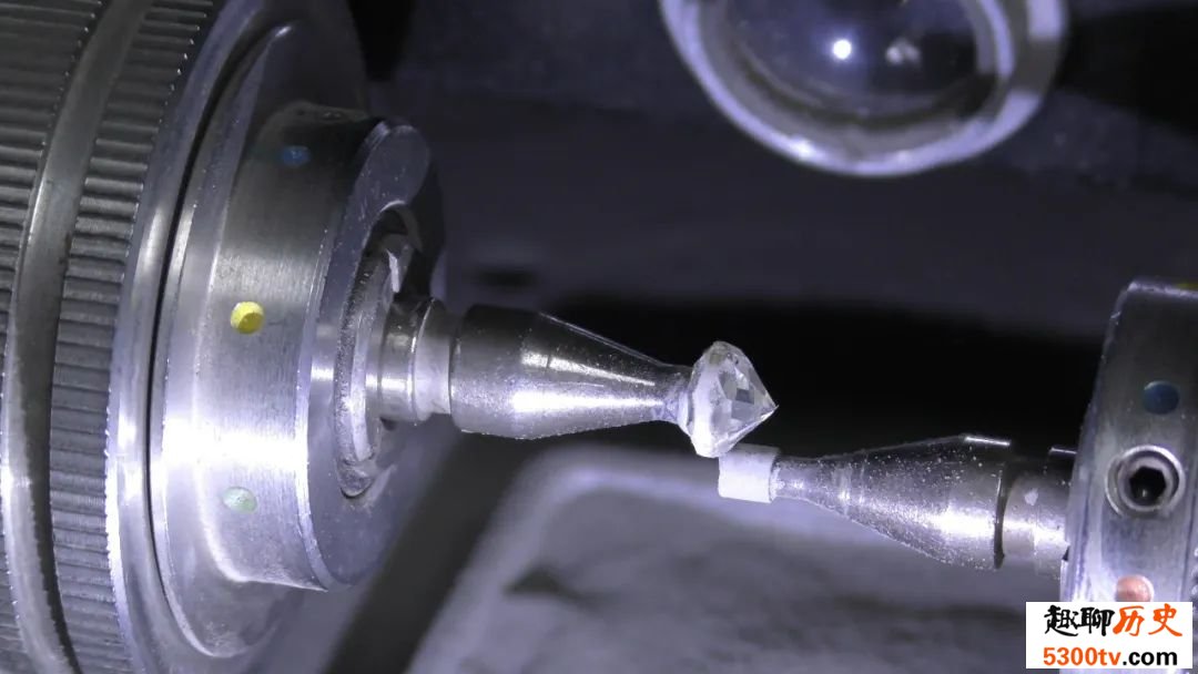 钻石是如何切割的 天然钻石和人工钻石有什么区别