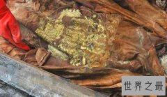 2008年的龙袍干尸，透露出的信息竟然是康熙盛世的钥匙