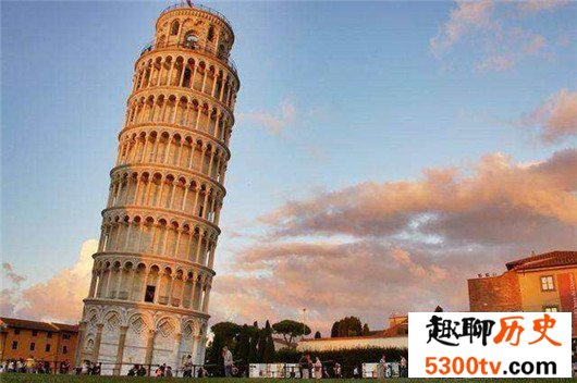 世界十大著名钟楼，排名第一的比萨斜塔高55米