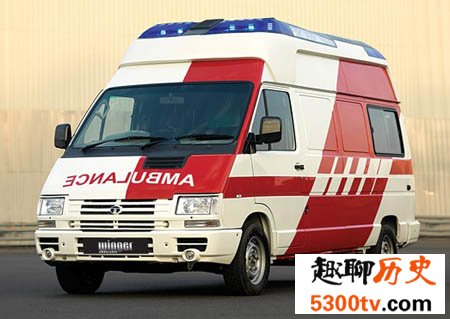 为什么救护车上的AMBULANCE一词是反着写的