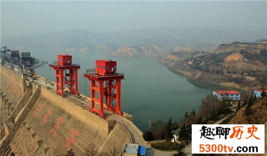 三门峡水库解决黄河带来的隐患，建设时遭到人为阻碍