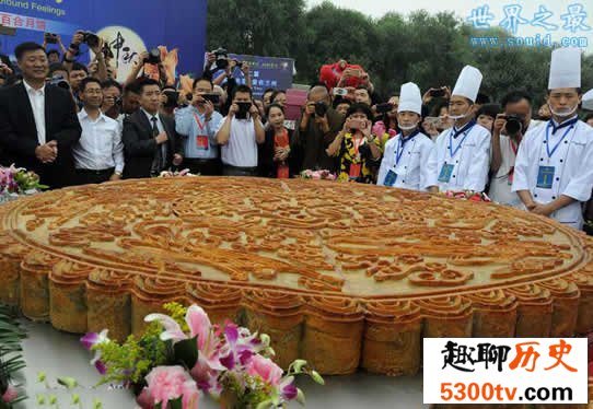 世界上最大的月饼，可供11万人吃(13吨重)